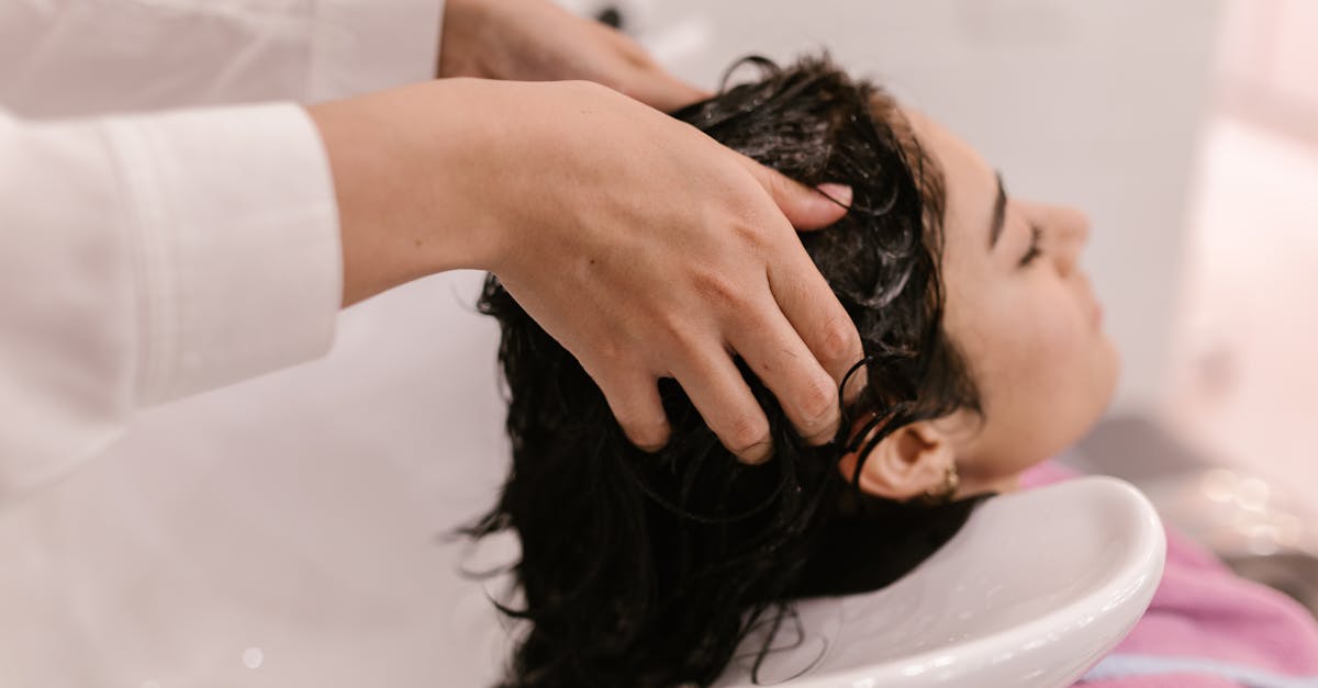 Proceso de barros capilares con continuidad en salón de peluquería orgánica